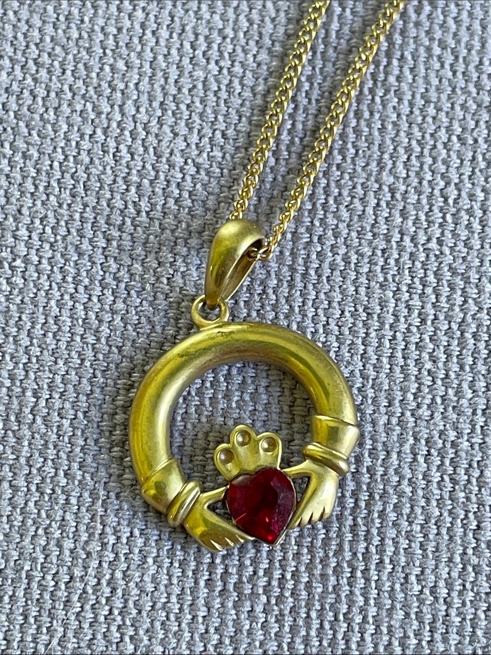 Solvar Claddagh Necklace